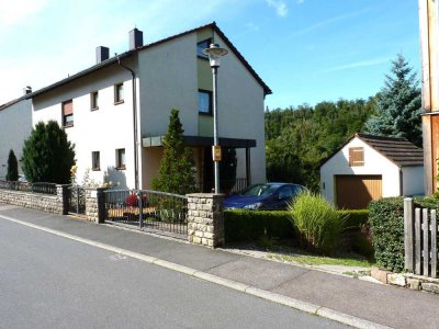Hervorragendes Zweifamilienhaus  mit freiem Blick ins Tal!