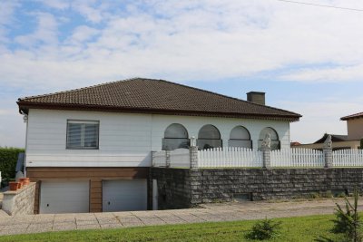 Gepflegter Bungalow mit überaus großem Grundstück wartet auf neuen Besitzer!