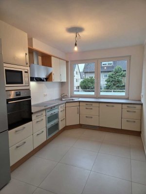 Erstbezug nach Kernsanierung: 4-Zimmer Erdgeschosswohnung mit Sonnenterrasse in Frankfurt-Sossenheim