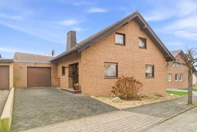 ++ TOP GEPFLEGT + FREISTEHEND: Einfamilienhaus mit Galerie, Großzügigkeit, Garten und Garage! ++