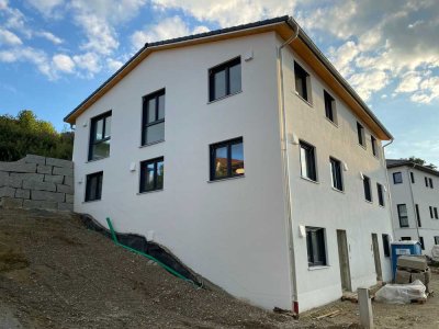Neubau in Wartenberg - Attraktive Doppelhaushälfte (links) in begehrter Lage zu vermieten!