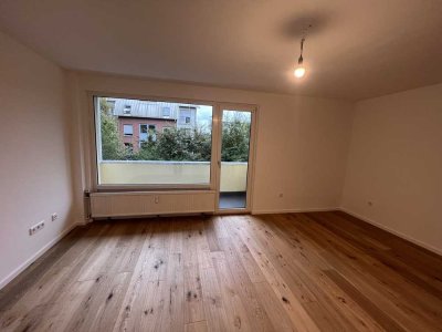 Frisch Renovierte helle und attraktive 2,5-Zimmer Wohnung mit Balkon in Ratingen