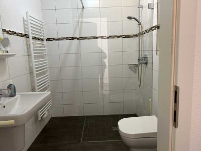 Voll möblierte 2 Zimmerwohnung mit Aufzug in zentraler Lage von Wissen!