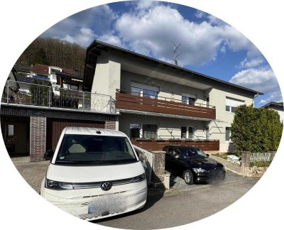 Kernsaniertes Zweifamilienhaus in ruhiger Toplage.