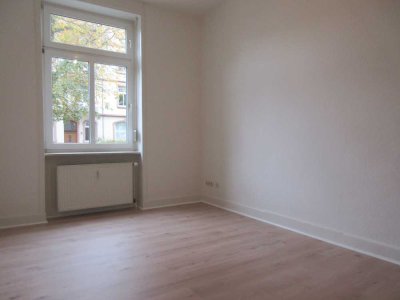 Schöne, helle, top renovierte 2-Zimmer-Altbau-Wohnung in Frankfurt-Ostend