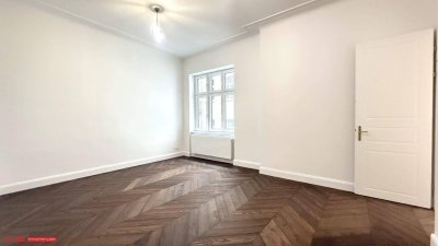 SERVITENVIERTEL - ERSTBEZUG - HIGH END ALTBAUWOHNUNG - STILJUWEL - 2 ZIMMER + NR - RUHELAGE