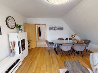 Charmante 2,5-Zimmer-Maisonette-Wohnung mit ausgebautem Spitzboden, Balkon & Stellplatz
