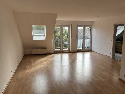 MZ-Oberstadt/ vis-à-vis Rosengarten - Großzügige 3 ZKB-Maisonettewohnung mit Balkon u. TG-Stellplatz