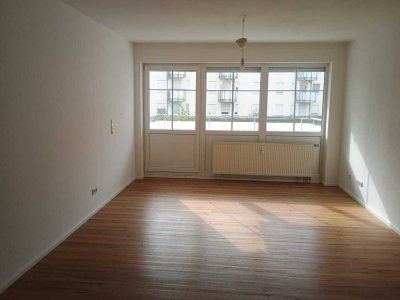 *!TOP ANGEBOT!* Schöne 2-Raum-Wohnung mit EBK, Balkon & Aufzug - WE37