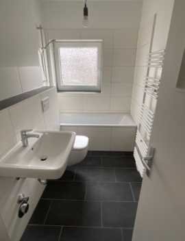 Sanierte 5-Zimmer-Wohnung für Kapitalanleger in Heppens