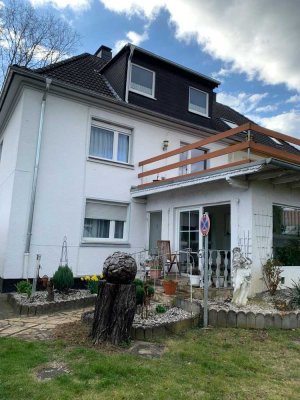 Ihr neues Zuhause: Helle Erdgeschosswohnung mit Gartenparadies und Kaminfeuer