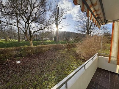 Stilvolle, vollständig renovierte 2-Zimmer-Hochparterre-Wohnung mit Einbauküche in Stuttgart