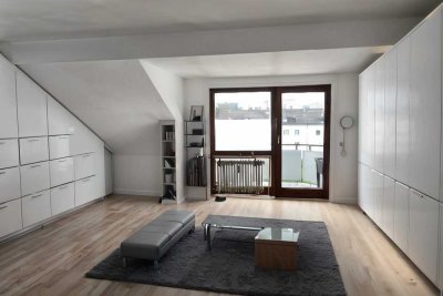 Charmante 2-Zi.-DG-Wohnung mit Süd-Balkon in ruhiger Wohnlage mit EBK, TG-Stellpl.