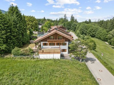 Murnau Westried: Große Doppelhaushälfte mit ELW und Doppelgarage am Wiesenrand