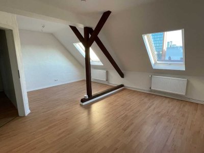 Charmante Zweizimmerwohnung im Dachgeschoss mit Loft-Charakter!