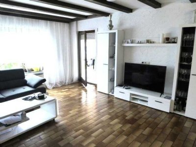 Charmantes Mehrfamilienhaus mit drei attraktiven Wohneinheiten in Solms.