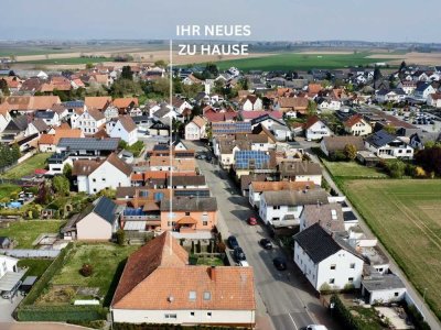 Gut angebundenes Einfamilienhaus mit anliegender Scheune, Bauplatz und vielen Nutzungsmöglichkeiten.
