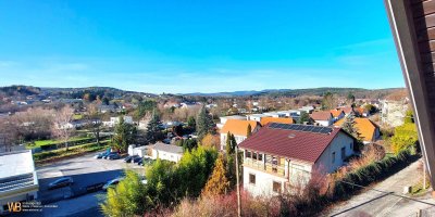 2 große Häuser nebeneinander, Fernblick, angrenzender Wald optional