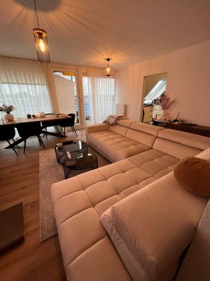 Renovierte 4-Zimmer-Maisonette mit Balkon, zwei Bädern & Einbauküche