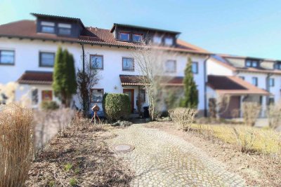 Sofort wohlfühlen: Reihenmittelhaus mit 6 Zimmern, Garten, Garage und Freistellplatz in Laupheim