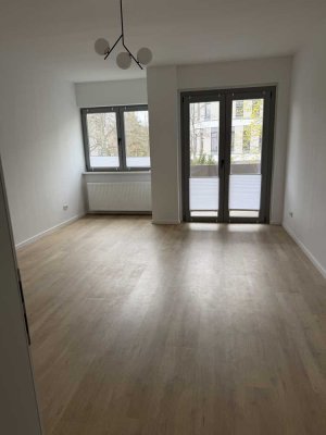Helle-2-Zimmer-Wohnung mit Balkon und Parkplatz (Grunewald)