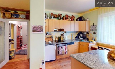 ZWEIWOHNUNGS-KOMBI MIT FÜNF ZIMMERN UND BALKON