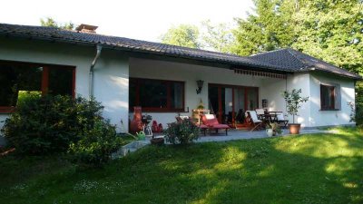 Idyllisches, geräumiges Haus mit großem Garten