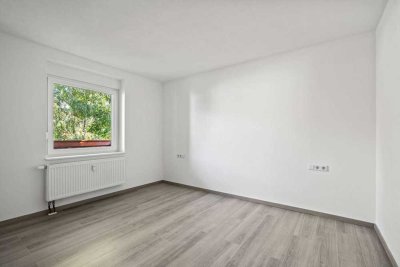 Ideal für Singles und Paare! Frisch sanierte 2,5-Zimmer-Eigentumswohnung im 2. OG