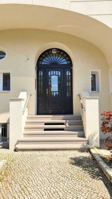 Kudamm Nähe: Hochwertige Dachgeschosswohnung mit zwei Terrassen sowie kleiner Zweitwohnung