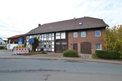 Fachwerkhaus mit integrierter Scheune und großem Grundstück in 37619 Hehlen!