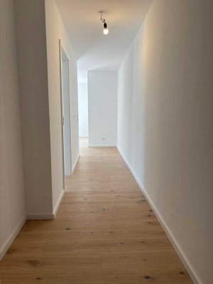 NEUBAU: Moderne und lichtdurchflutete 3-Zimmer-Wohnung mit Balkon
