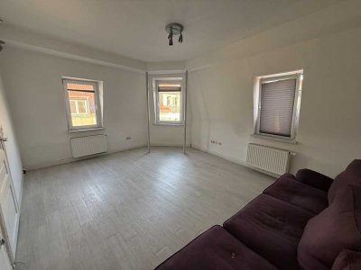 3 Zi. + Wohnküche,  Balkon, neue EBK, Gäste-WC sanierter Altbau für max. 2 Pers.