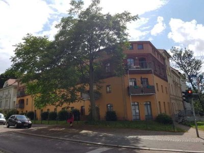 Höll-Immobilien: Attraktive, vermietete 2-Raum-Wohnung mit Balkon zu verkaufen