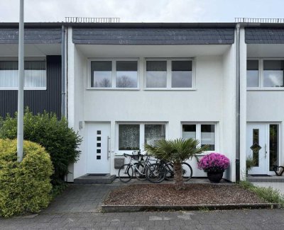 Modernisiertes Reihenmittelhaus mit Garten & Garage in ruhiger Waldrandlage