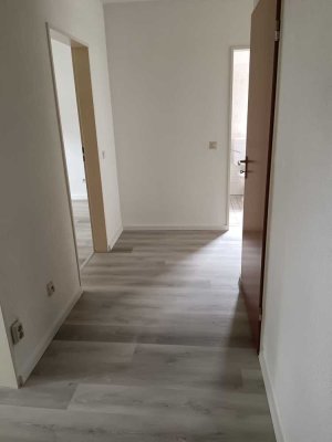 Vollständig renovierte 2-Raum-Wohnung mit Balkon in grüner Lage