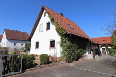 Haus mit Potenzial! Renovierungsobjekt mit Nebengebäude und idyllischem Garten
