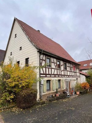 Historisches Wohnhaus mit anteiligen Nebengebäude