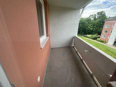 Schöne 3 Zimmerwohnung mit Balkon in U-Bahn nähe