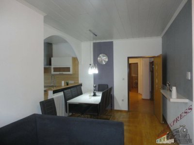 Zweifamilienhaus mit 2 getrennt begehbaren Wohnbereichen (8Zimmer) wartet auf Sie! Sofort beziehbar!