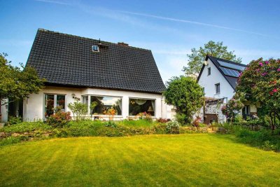 Sanierungsbedürftiges Einfamilienhaus mit großem Garten, Garage und Schwimmbad – zentral in Schwerte