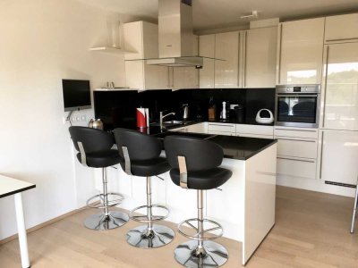 Exklusive, neuwertige 2-Zimmer-Wohnung mit Südbalkon und EBK, Garderobe + Schlafzimmer-Einbauschrank