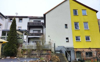 Lukrative Kapitalanlage: Dreifamilienhaus mit Garten, Balkonen und PV-Anlage