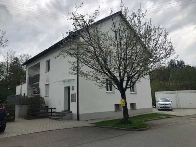 Wohnen wie im eigenen Haus! Großzügige 4-Zimmer-Terrassenwohnung mit großem Garten