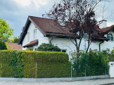 Charmante Doppelhaushälfte mit großem Hobbyraum