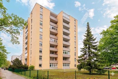 Über den Dächern von Berlin: 2,5 Zimmer mit Fernsehturm-Blick (bezugs- und provisonsfrei)