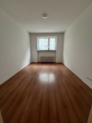 RENOVIERTE 1-ZIMMER-WOHNUNG IM ERDGESCHOSS