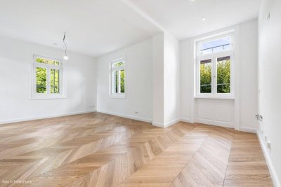 Charmantes 2-Zimmer-Altbaujuwel: Wohntraum mit Balkon und idyllischem Grünblick