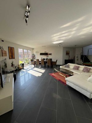Exklusive, geräumige 4-Zimmer-Maisonetten Wohnung mit Einbauküche in Weißenhorn ( Makler Frei)
