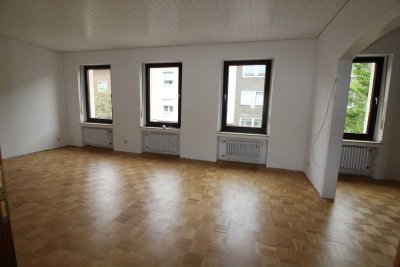 *Stilvoll wohnen mit Haus-im-Haus-Gefühl – Exklusive Altbauwohnung 160 m² -  mit EBK und Balkon*