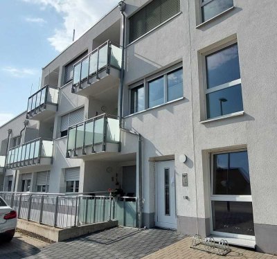 Stilvolle, neuwertige 1,5-Zimmer-Wohnung mit gehobener Innenausstattung mit Einbauküche in Scheßlitz